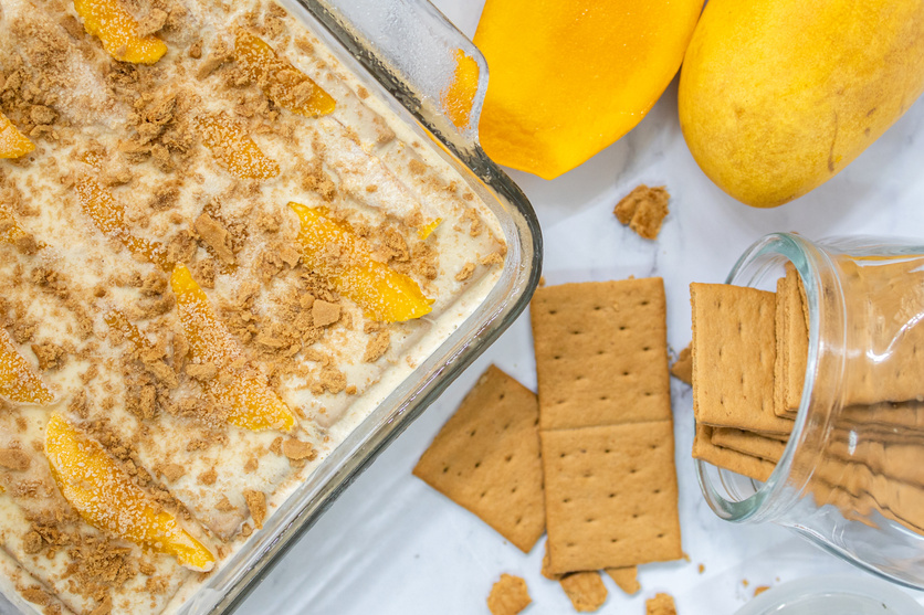 Mango Float with Graham Crackers and Fresh Mangoes